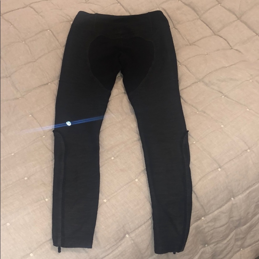 LULULEMON RARE LEGGINGS, SIZE 6 - Picture 2 of 6